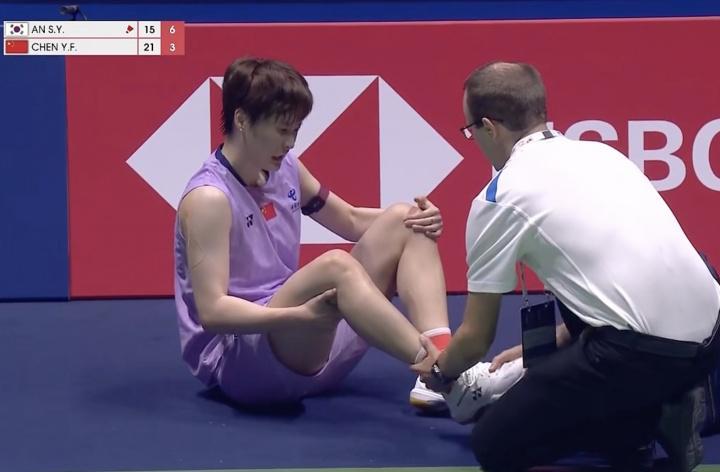 LOL直播-太不容易了！陈雨菲第二局回球时不慎崴脚，但坚持比赛最终晋级