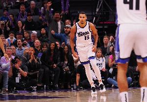 恐怖的外线火力！国王第三节三分13中10 基根-穆雷独中5记三分